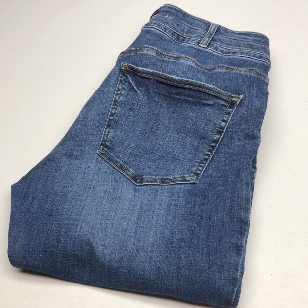 SILVER AVERY SLIM BOOT JEANS 14/32x31 ⭐️